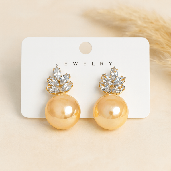 Luxury Women's Golden Pearl & Crystal Stone Earrings – Trendy Premium Jewelry Collection Luxury Women's Golden Pearl & Crystal Stone Earrings – Trendy Premium Jewelry Collection