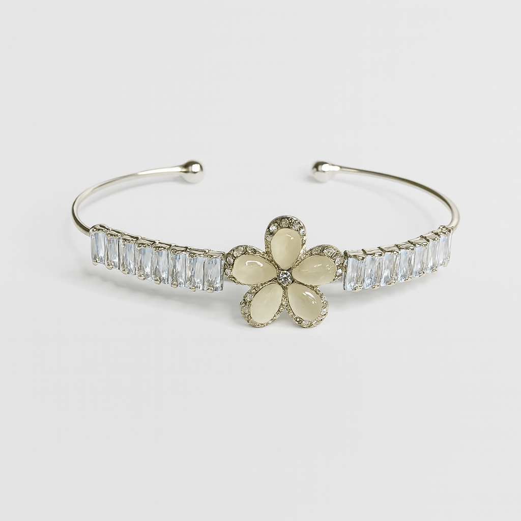 Elegant Floral Design Women’s Bracelet – Perfect for Every Occasion