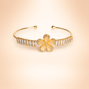 Premium Women's Gold Flower Design Bracelet – Perfect Blend of Style & Elegance